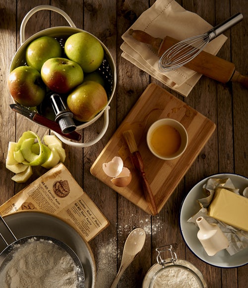 Jesenske ideje za fotografije za Instagram - postavitev jabolk v kuhinji
