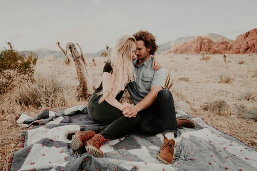 Jesenske ideje za fotografije za Instagram - piknik za par zaljubljencev