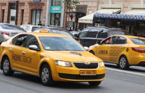 Taksi vozila Yandex in Uber